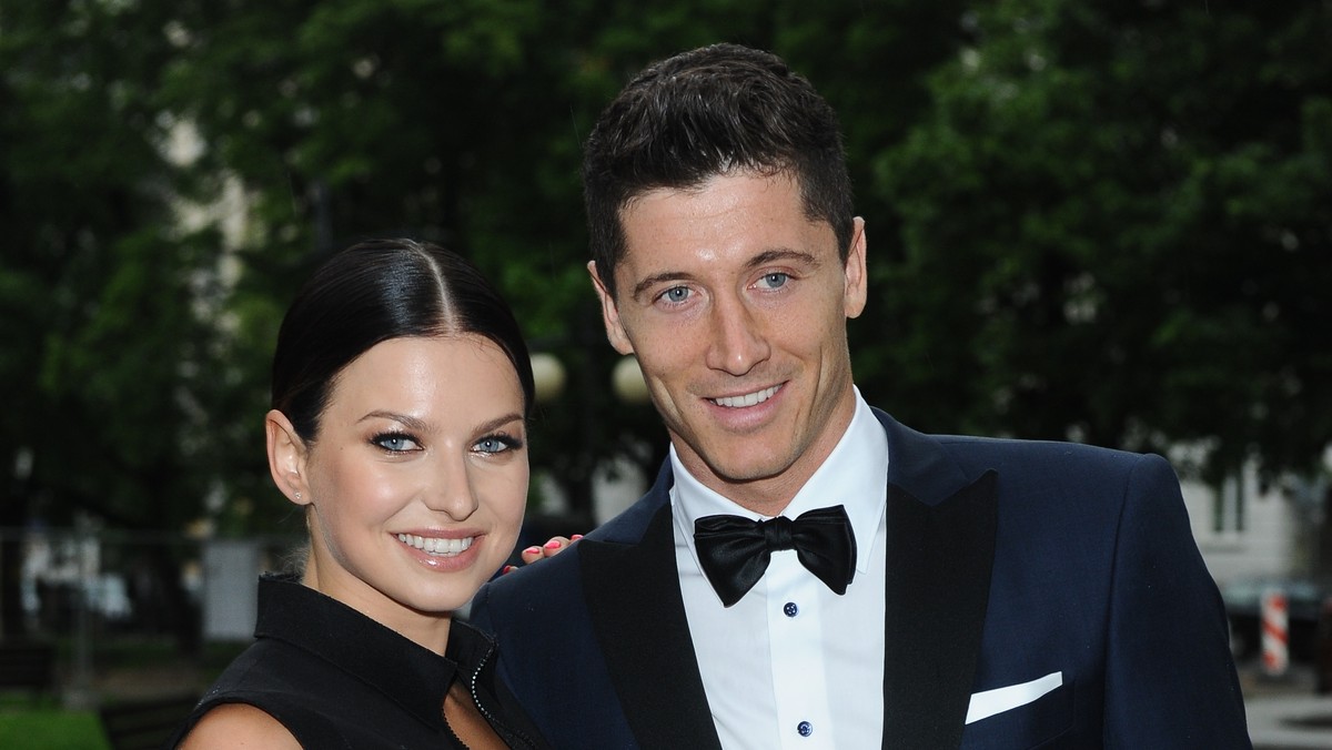 Anna i Robert Lewandowscy pochwalili się wspólnym zdjęciem na Instagramie. "Piękni", "idealni" - zachwycają się fani sportowej pary.