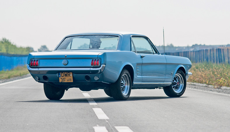 Ford Mustang Coupe 289 - galopujący klasyk