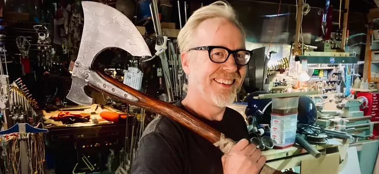 Adam Savage z Pogromców mitów zbudował topór Kratosa z God of War