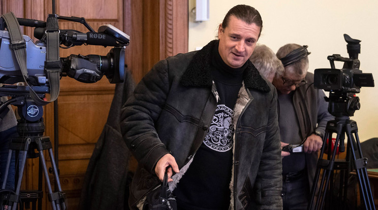 A terrorcselekménnyel vádolt Budaházy György az ellene és társai ellen indult megismételt elsőfokú eljárás tárgyalásán a Fővárosi Törvényszéken / Fotó: MTI Szigetváry Zsolt