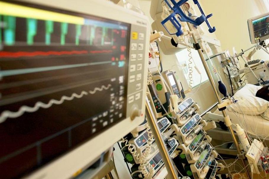 choroba serce zawał szpital monitor chory służba zdrowia