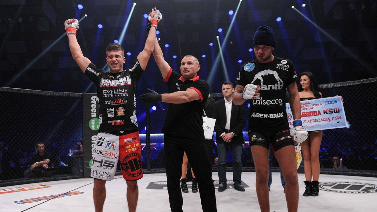 Jakub Kowalewicz pokonał na punkty Kamila Gniadka w starciu wagi lekkiej otwierającym KSW28. To jego drugie zwycięstwo w trzeciej walce w federacji Konfrontacji Sztuk Walki.