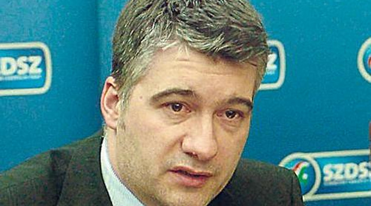 Gyurcsány minisztere regisztrált a félrelépős oldalon