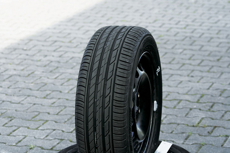 Bridgestone
Turanza T001
91 V
ok. 1185 zł/kpl. Ocena zadowalająca