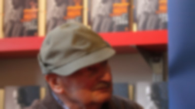 Sławomir Mrożek w Krakowie, tłumy po autograf