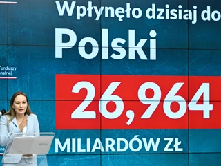 Minister funduszy i polityki regionalnej Katarzyna Pełczyńska-Nałęcz podczas konferencji prasowej na temat wypłaty pierwszych pieniędzy z KPO dla Polski.