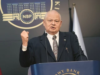 Prezes NBP prof. Adam Glapiński miesiącami udawał, że inflacji nie ma i nie będzie, przez co zmniejszył wiarygodność banku i wiarę konsumentów w to, że stawi on czoła wzrostowi cen.