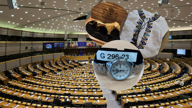 Trafiają tu prezenty, którymi "kupowano" europosłów. Zajrzeliśmy do tajemniczego pokoju 55A031 w Parlamencie Europejskim [ZDJĘCIA]