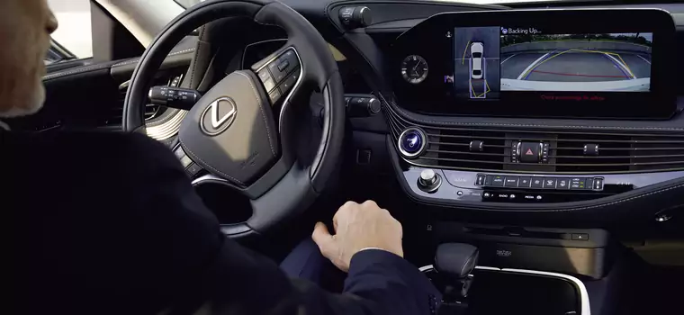 Poznaj zaawansowane technologie Lexusa, które podnoszą bezpieczeństwo i komfort jazdy
