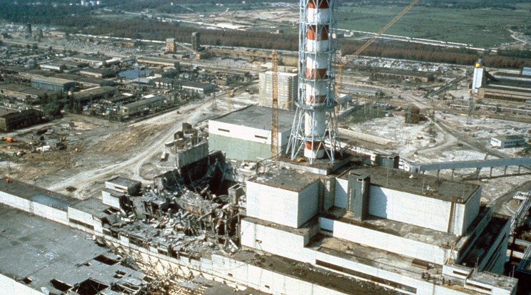 A csernobili erőmű felrobbant 4-es blokkja az 1986. áprilisi baleset után