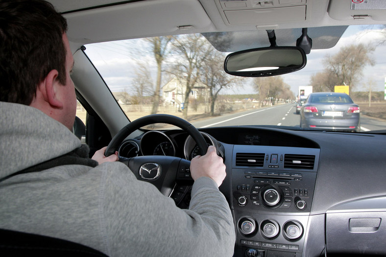 Jak kupić dobre auto z silnikiem benzynowym? Czy benzyniak to bezpieczna opcja?