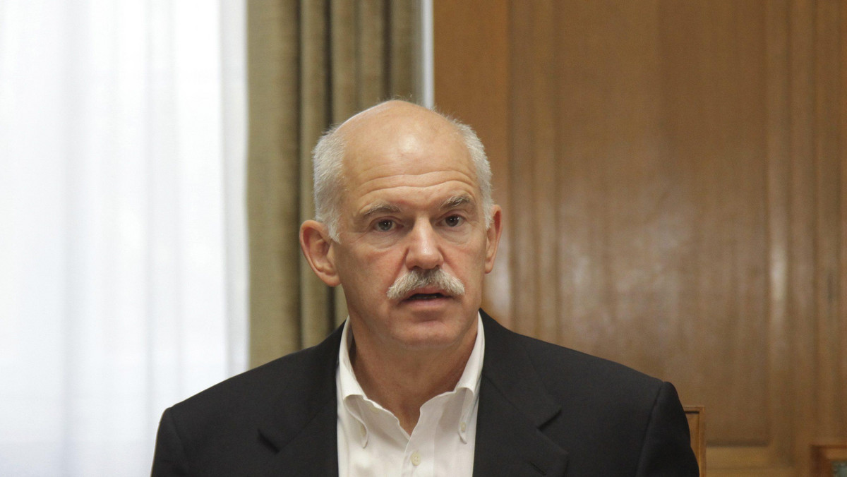 Premier Grecji Jeorjos Papandreu spotka się z prezydentem Karolosem Papuliasem o godz. 16 czasu polskiego w środę - poinformowała kancelaria prezydenta. Według telewizji państwowej, Papandreu poda się na tym spotkaniu do dymisji.