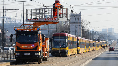 Zerwana trakcja w centrum Warszawy. Ruch tramwajów na Al. Jerozolimskich wstrzymany