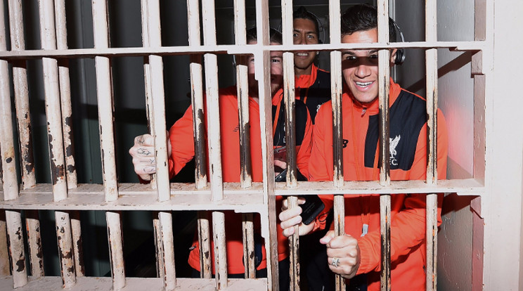 A brazl zseni, Coutinho és két társa szabadulni próbál a cellájából /Fotó: Twitter