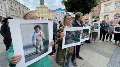 "Stan wyjątkowo nieludzki". Protest przed siedzibą PiS w Lublinie 