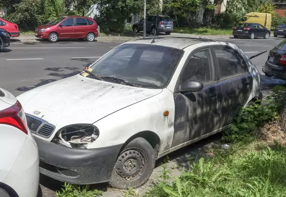 Facet zapomniał, gdzie zaparkował. Policja odnajduje jego auto po 20 latach