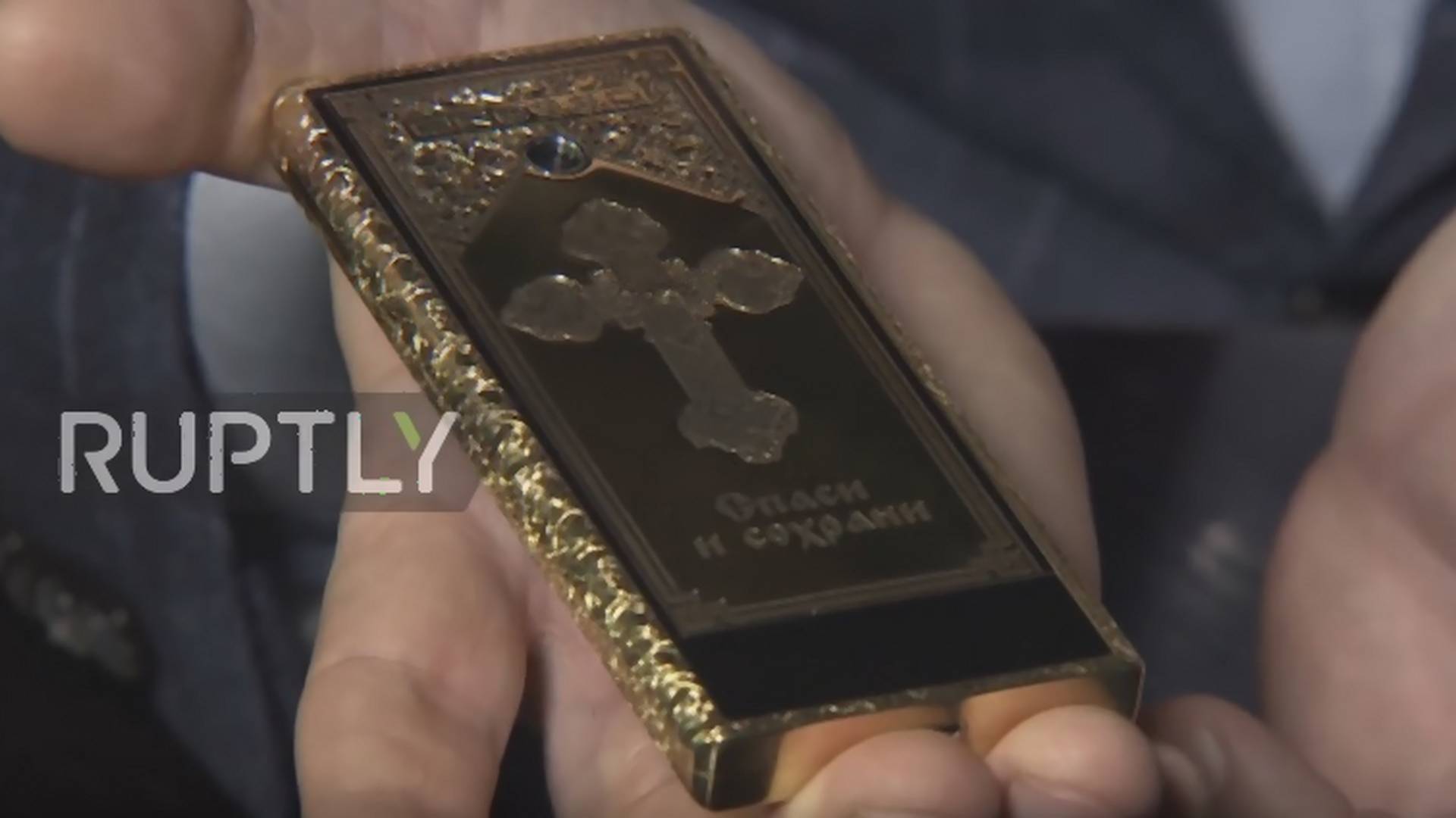 Zlatni pravoslavni mobilni telefon - ima sve, samo nema WiFi