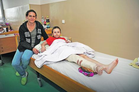 Nije se plašila: Vanja Milenković (11) nakon operacije sa majkom Sanjom