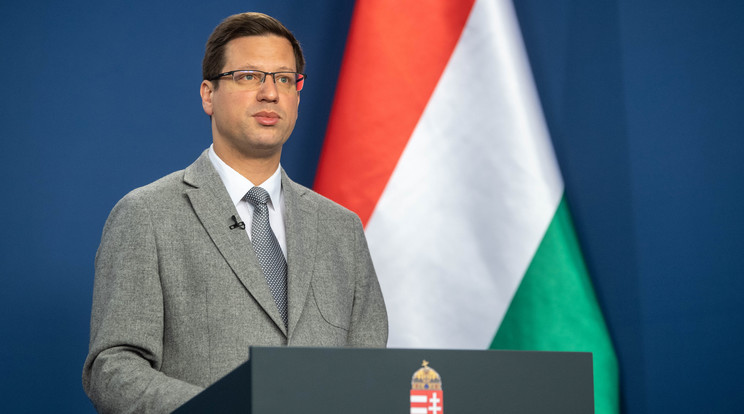 Gulyás Gergely Miniszterelnökséget vezető miniszter jelentette be a kormány döntéseit/ Fotó: MTI/Botár Gergely/kormany.hu