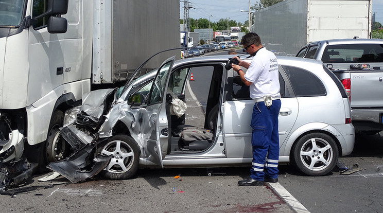 A  sportoló autója egy kamionnal ütközött / Fotó: MTI-Donka Ferenc