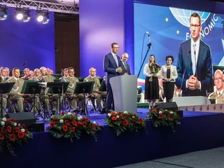 Mateusz Morawiecki odbiera nagrodę Człowieka Roku