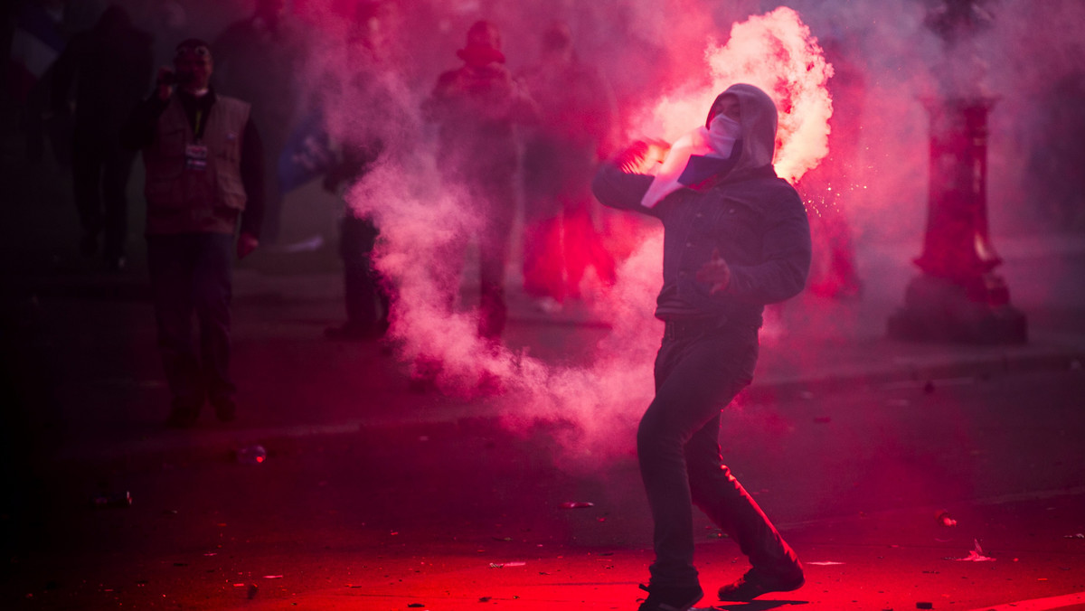 W nocy w Paryżu, po zakończeniu demonstracji przeciwko małżeństwom homoseksualnym, doszło do zamieszek. Jak poinformowała policja, aresztowano blisko 300 osób.