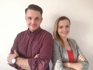 Aleksandra Kania, która wraz z mężem Michałem założyła platformę Skillsy, godzi koordynowanie własnego biznesu z aktywnością w zawodzie analityka podatkowego