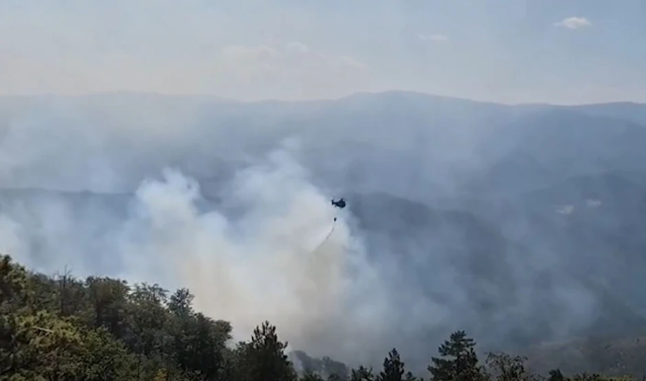Helikopter Super puma gasi požar na Stolovima 