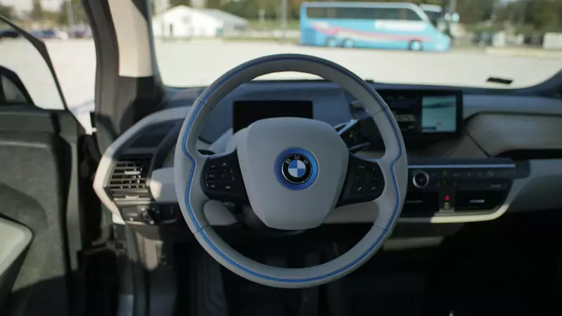 BMW i3 – widok zza kierownicy