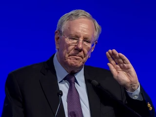 Steve Forbes: Zwróć uwagę na to, że reżim duszących zasad zostanie zastąpiony jedną z prostych zasad lub celów. Od osób, których to dotyczy, będzie zależeć znalezienie najlepszych sposobów na realizację danego zadania.