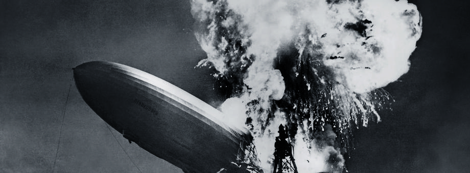 To był największy sterowiec pasażerski w historii. Napędzany wodorem Hindenburg miał 245 m długości i średnicę 41 metrów, mógł przewozić 72 pasażerów i 61 osób załogi. Wyposażony w 70 kabin pasażerskich i dodatkowe luksusowe pomieszczenia. W maju 1937 r. stanął w płomieniach u wybrzeży New Jersey, po trzech dniach lotu z Frankfurtu.