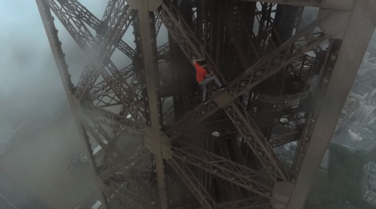 Még le is filmezték, ahogy megmásszák az Eiffel-tornyot