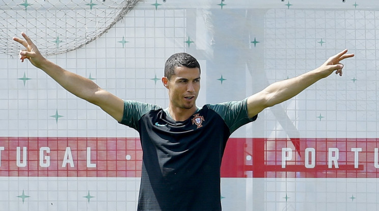 Ronaldo átigazol /Fotó: MTI/AP/Victor R. Caivano
