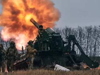 Gąsienicowa haubica 2S7 jest najcięższym działem po obu stronach wojny Rosji z Ukrainą. Ukraińska armia odziedziczyła około stu haubic 2S7 po Armii Czerwonej