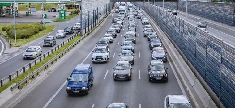 Tylko dziś polscy kierowcy mogą sporo zaoszczędzić. Wystarczy zostawić samochód w domu