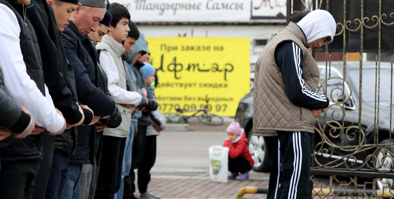 Narasta islamizacja edukacji w Kirgistanie. Niepokój w społeczeństwie