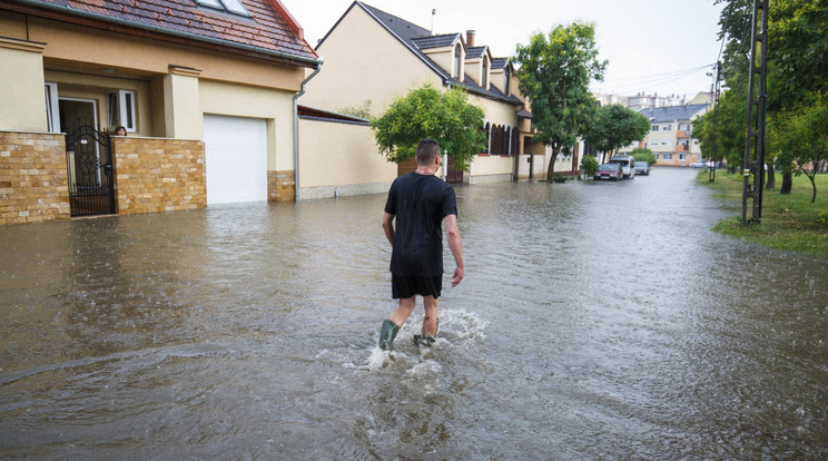 Felhőszakadás Nagykanizsán / Fotó: MTI Varga György