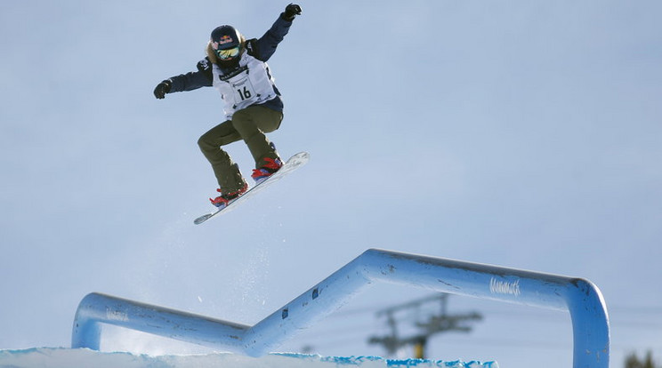 Legalább féléves kihagyás vár a csinos snowboardosra /Fotó: Europress-Getty images