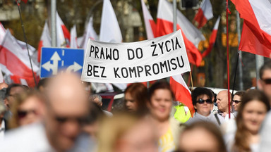 Warszawa: wyruszył Marsz dla Życia i Rodziny