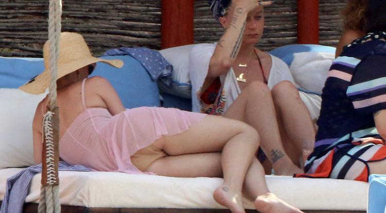 A popsztár, Katy Perry a mexikói Cabóban villantott nyaralás közben.