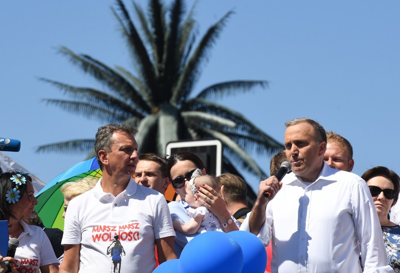 Poseł PO Andrzej Halicki i lider PO Grzegorz Schetyna podczas 