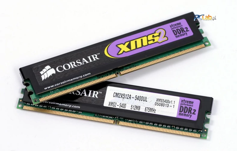Wyczynowe moduły pamięci DDR2 667 (Corsair CM2X512A-5400UL - literki UL pochodzą od Ultra-Low Latency)