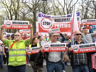 Protest taksówkarzy pod hasłem „Stop Nielegalnym Przewozom”. Warszawa, 8 kwietnia 2019 r.