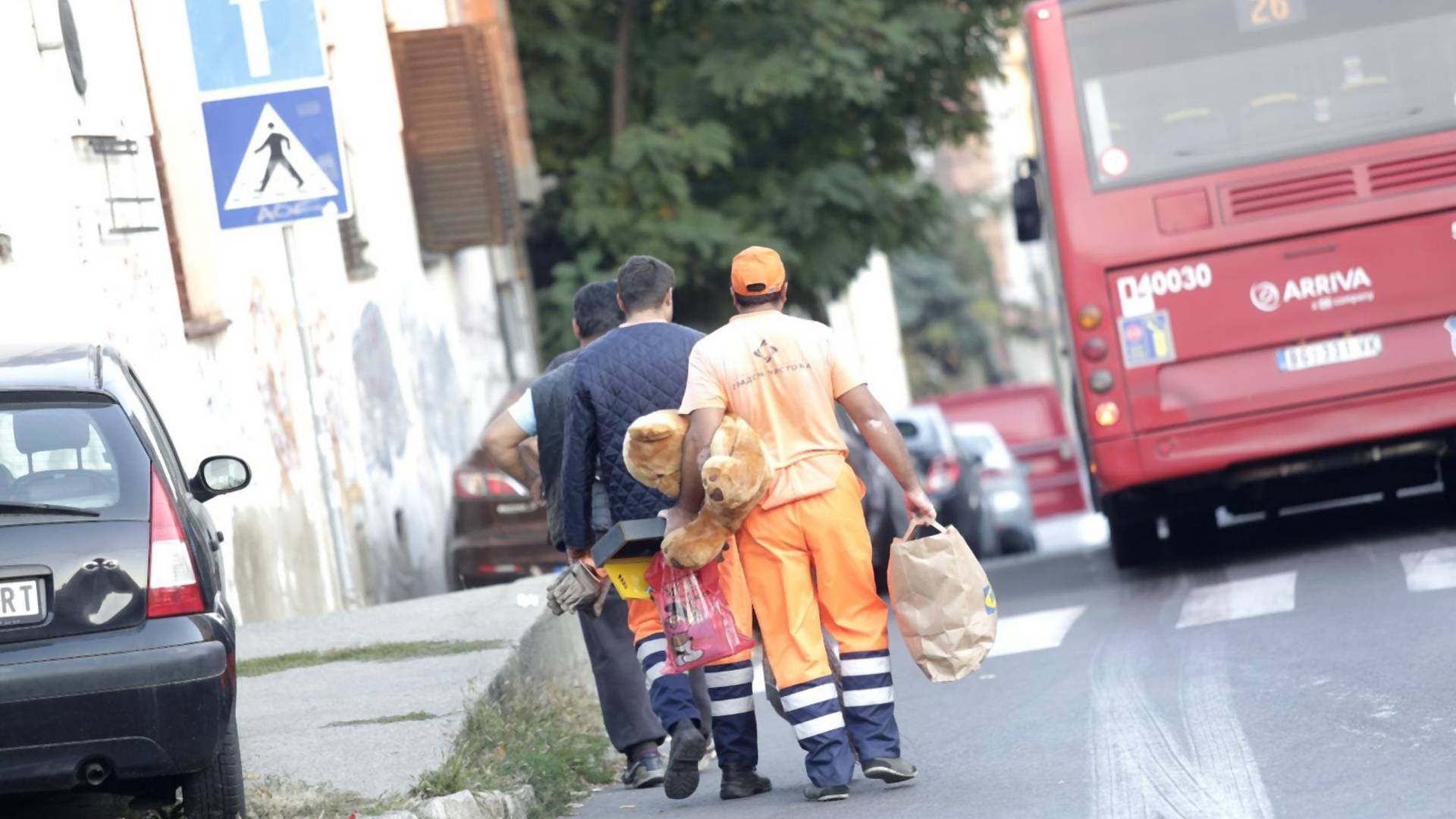 Status doktora dirnuo Srbiju: Tri radnika gradske čistoće... I jedno dete