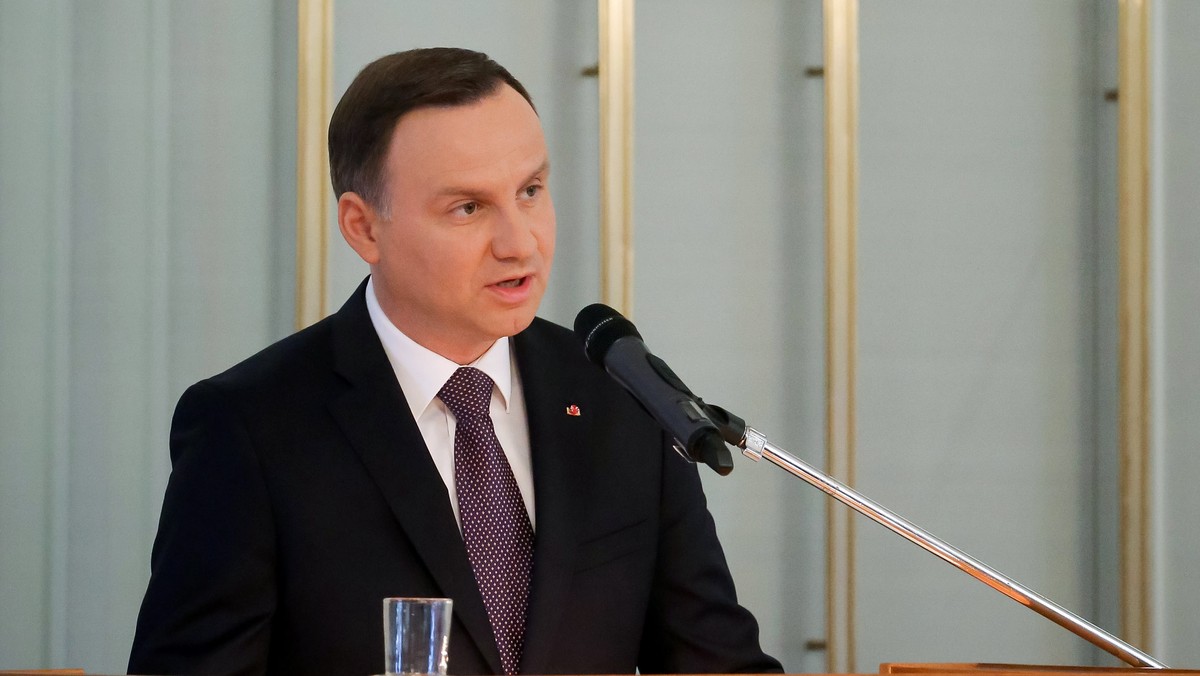 Podstawą sprawiedliwego porządku między narodami jest równość państw wobec prawa i zobowiązań międzynarodowych - mówił prezydent Andrzej Duda w Norweskim Instytucie Noblowskim w Oslo. Apelował, by wszystkie kraje NATO wniosły wkład w zbiorowe bezpieczeństwo.