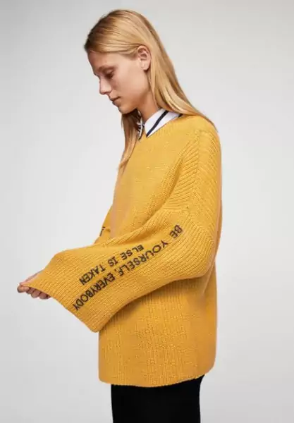 Luźny sweter z napisami, Mango 139,90 zł