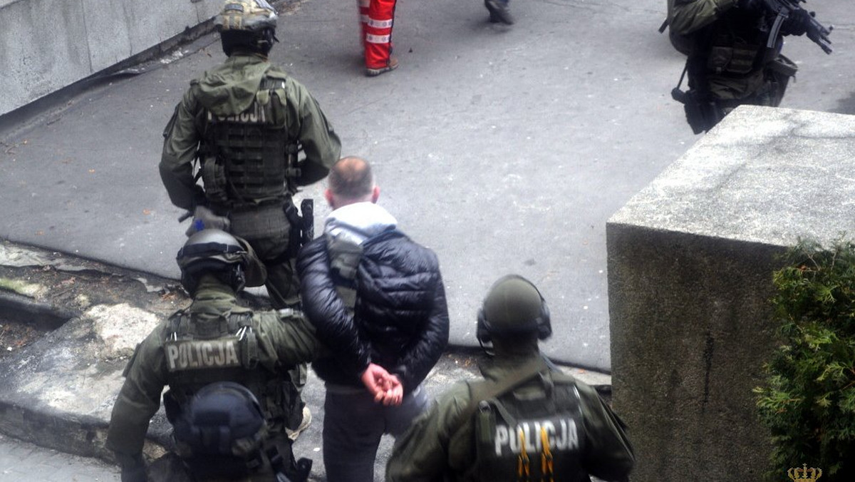 Wprowadzili na rynek co najmniej 2,5 kg kokainy. Stołeczni policjanci rozbili grupę handlarzy narkotykami. Zatrzymano trzech mężczyzn. Grozi im do 12 lat więzienia.