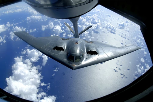 B-2 Spirit, najdroższy bombowiec strategiczny na świecie. Jego producentem jest korporacja Northrop Grumman. Chińscy hakerzy podobno włamali się do sieci wewnętrznej koncernu