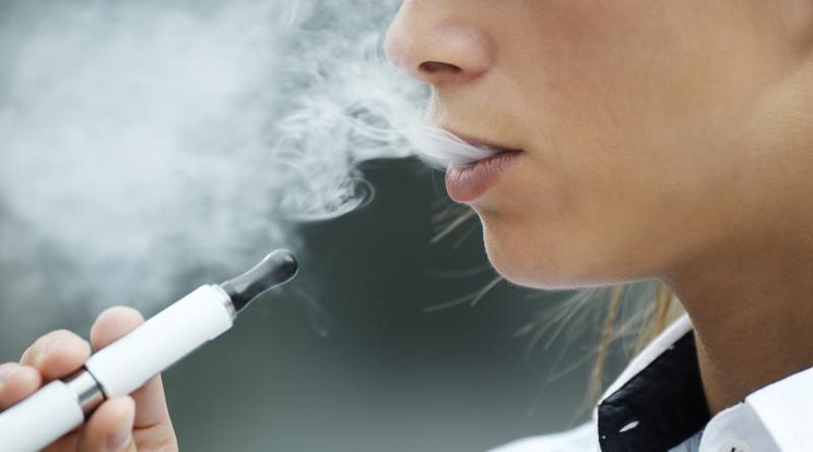 Rövid távon is rossz hatással van a nemdohányzókra az e-cigi /Illusztráció: Northfoto