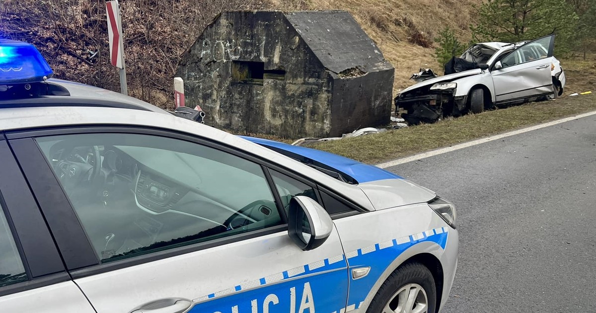 Auto Uderzy O W Bunkier Ze Szpitala Nadesz Y Tragiczne Wie Ci